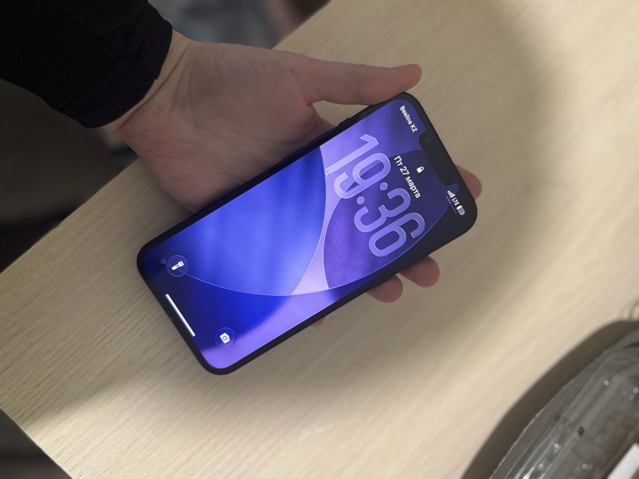 Продам iPhone 13