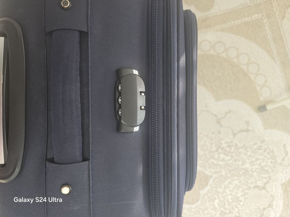 Чемодан для поездок, размер M