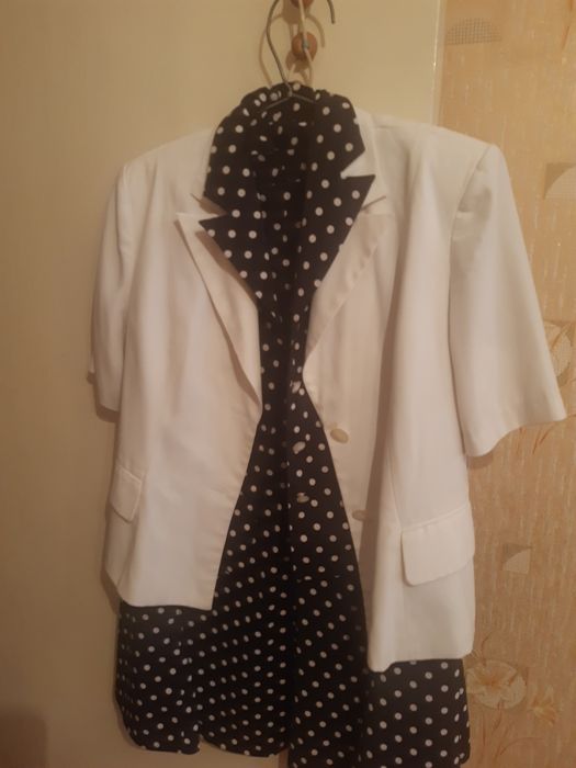 Костюмы,кофты женские