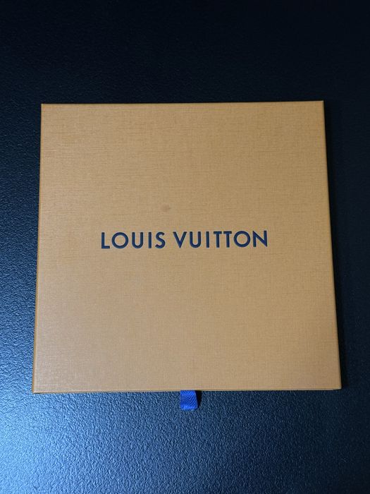 Louis Vuitton Monogram Infinity Square 90