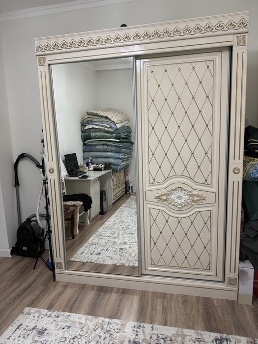 Шифорнер купе с зерколом