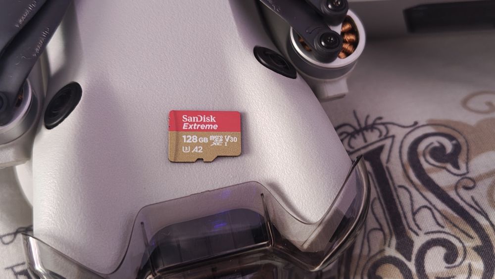 DJI mini 4 pro fly more combo( rc 2 ) със микро СД карта 128 gb