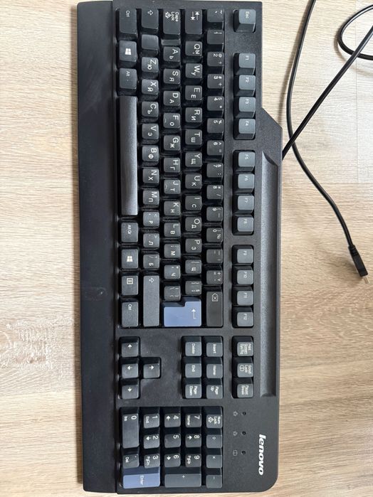 Продавам клавиатура lenovo