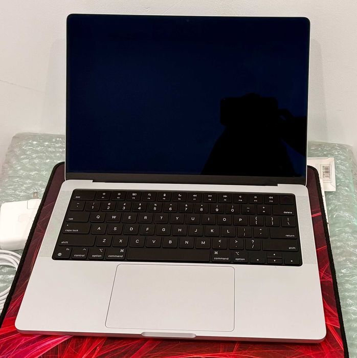 Продам Macbook Pro 14” M3 512gb 8gb