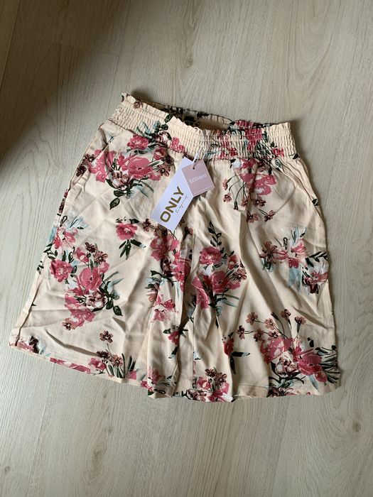 Гащеризон Zara и къси панталони Only