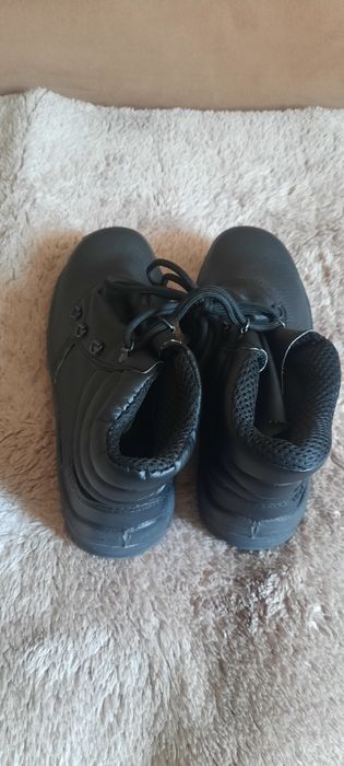 Рабочие ботинки .