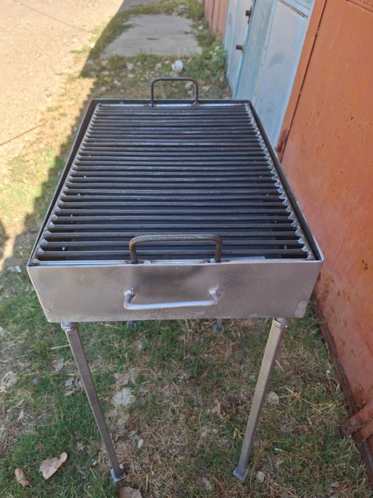 Grătar de grădină tradițional pentru barbeque