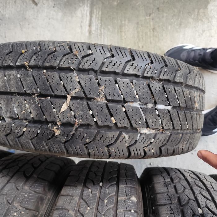 235/65 R16c Barum