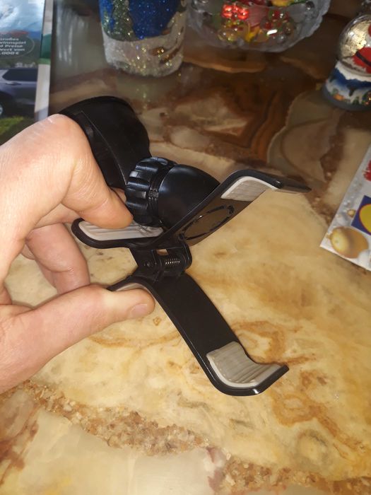 Продавам стойка за Телефони