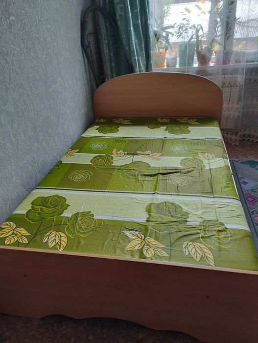 Кровать полуторка.