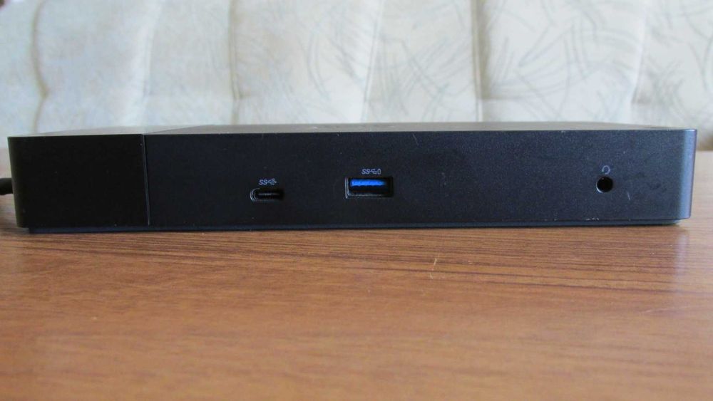 Док станция Dell с USB Type-C със захранване