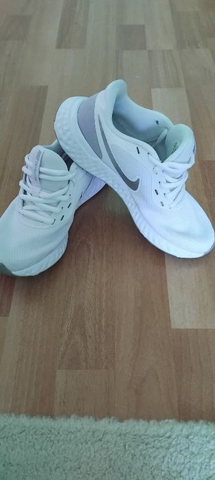 Дамски маратонки Nike