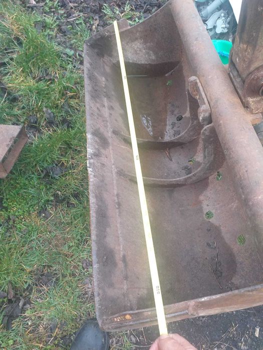 Багер с 4 кофи закача се з трактор