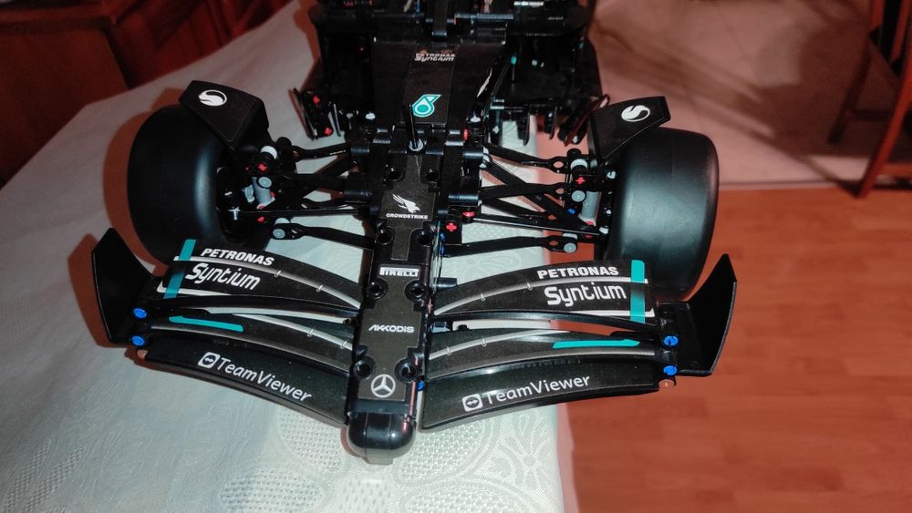 Лего Mercedes AMG F1  W14 E Performance
