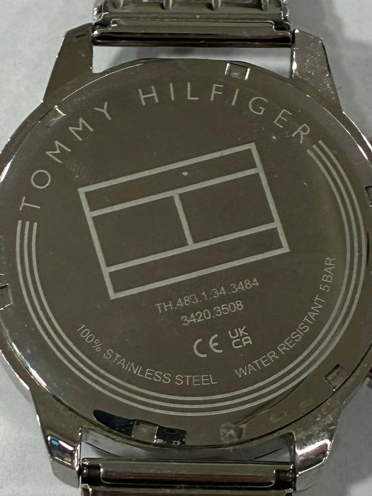 Часовник Tomy Hilgiger