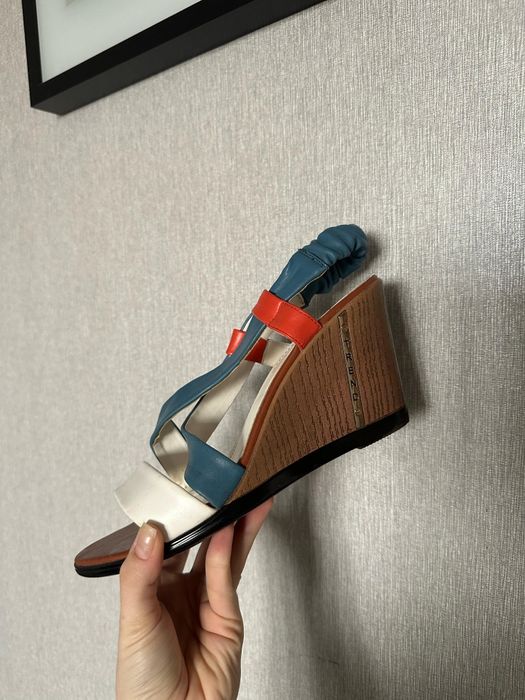 Летние босоножки на платформе