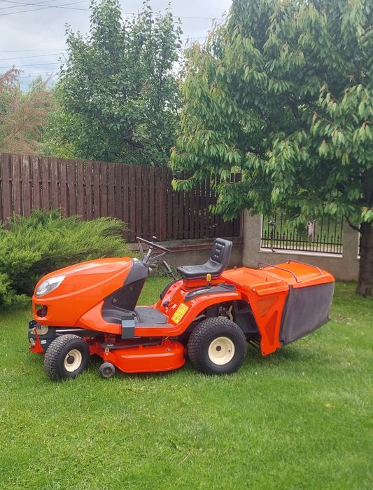 Tractor de tuns iarba