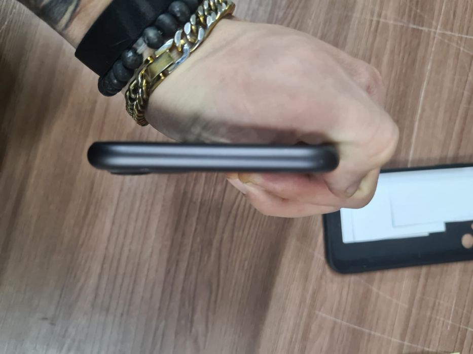 Продам 11 айфон 128гб