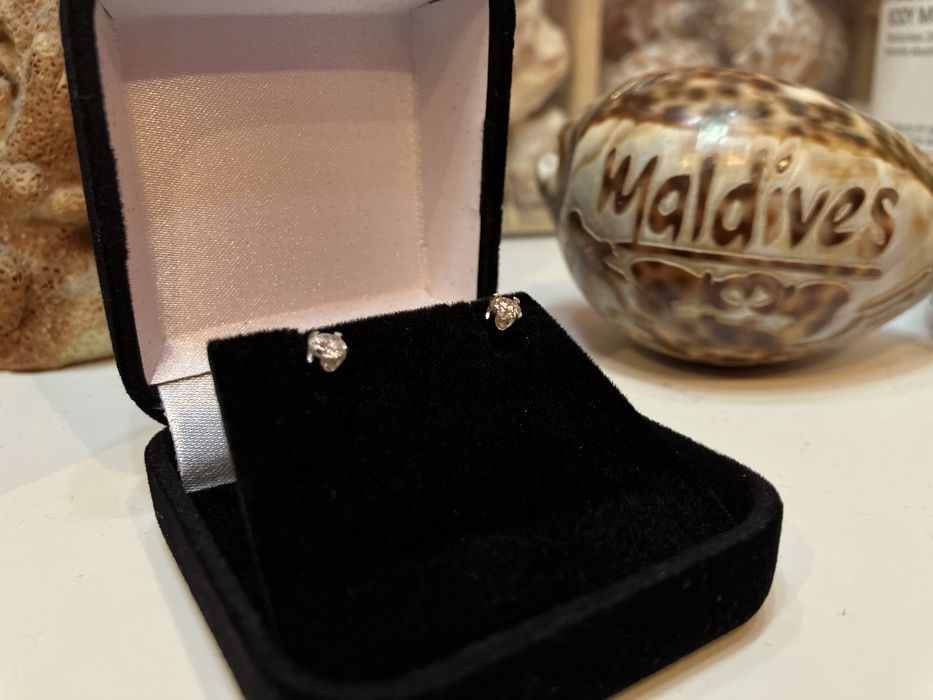 Серьги гвоздики бриллиантовые, серьги золотые