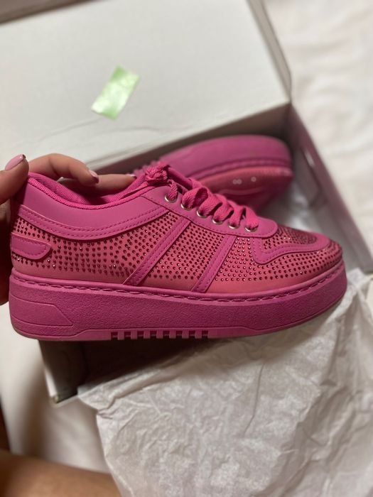 Дамски розови обувки