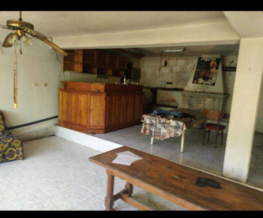 Продавам в гр.Тетевен имот ВЕДНО с 5 сгради и гараж  за жилищни цели