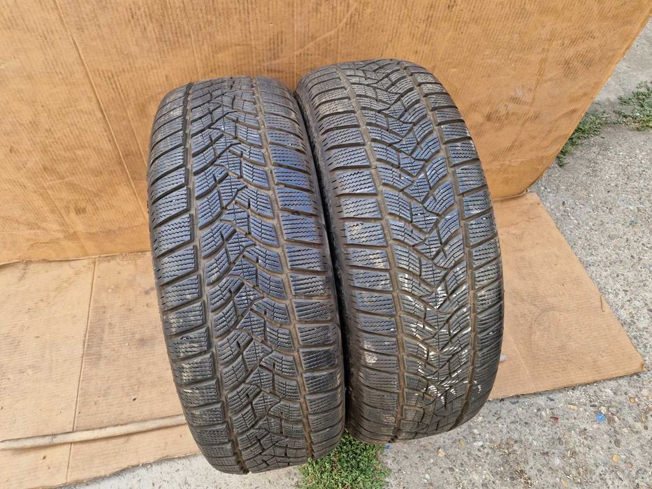 2 Dunlop R18 235/60 Зимни гуми  DOT3220