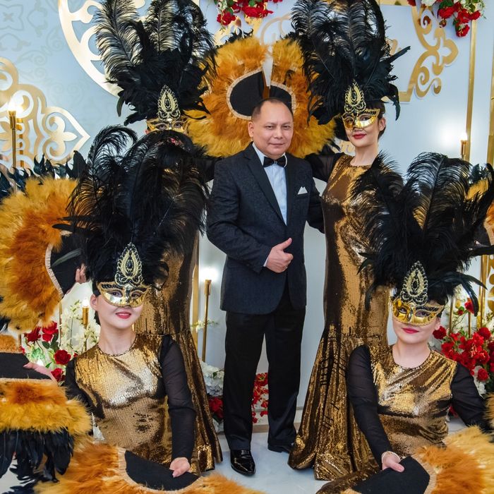 Двуязычный тамада ведущий Проведём ваш праздник ярко весело незабывемо