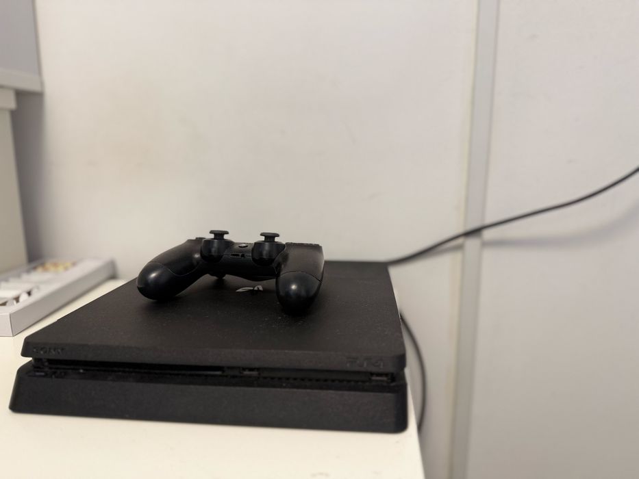 vand playstation 4 capacitate 1 tb