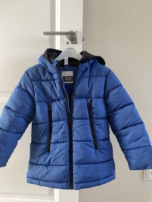 Продам весеннюю детскую куртку