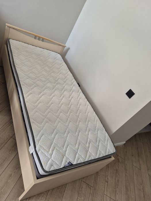 Кровать с матрацем 90×200