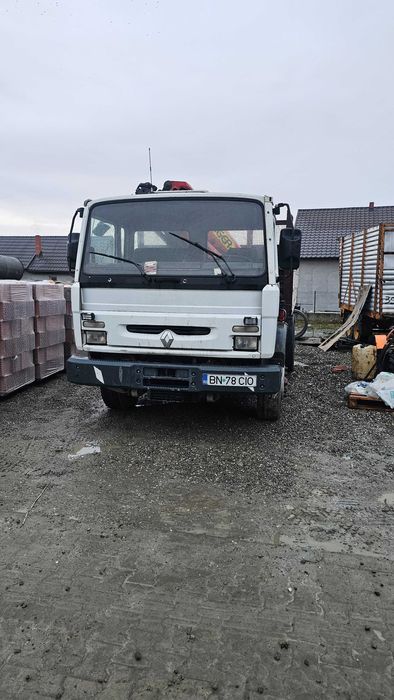 Renault cu macara si basculabil