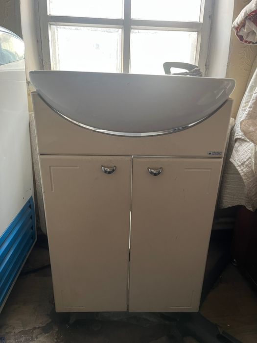 Умывальник с тумбой