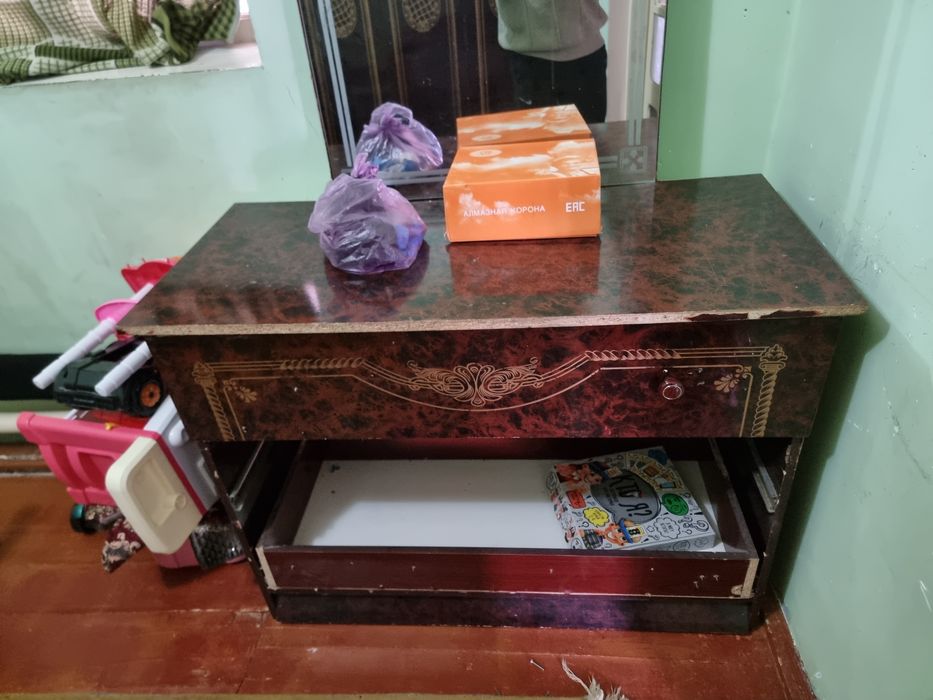 Стенка ва мебеллар сотилади