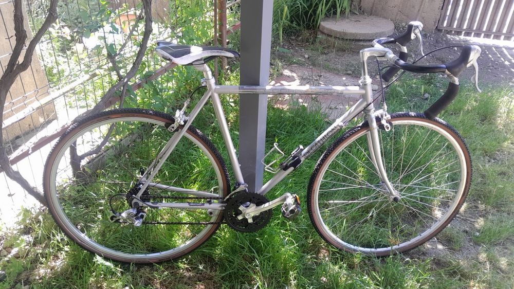 Bicicleta sosea Decathlon Cobra 720, 28 Inch, cadru aliaj ( marime L ), 21 viteze, Shimano RSX