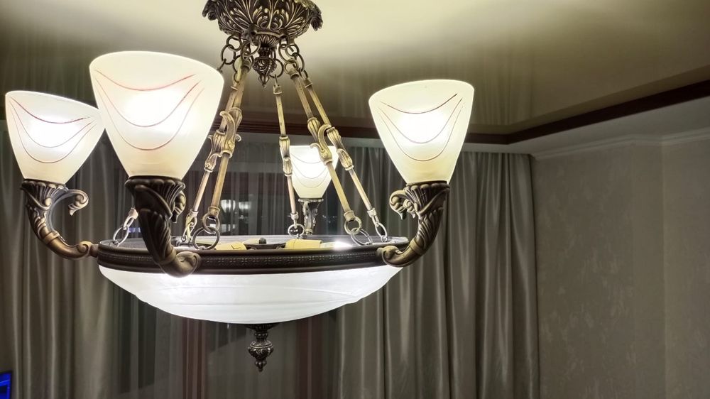 Продается люстра