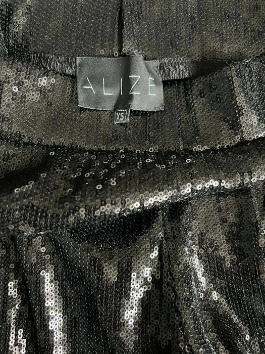 Рокля с пайети Zara, №М Дамски клин Alize, №XS Черно боди LeGer, №34