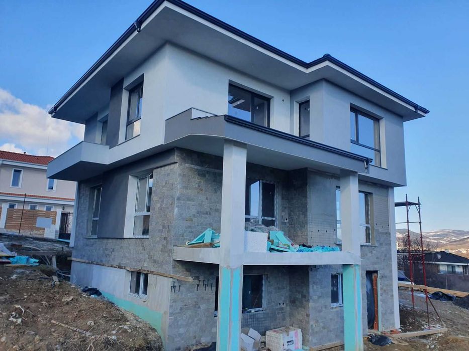 Еднофамилни къщи за продан в затворен комплекс!