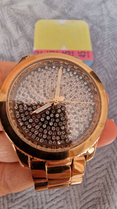 Дамски часовник Fossil с камъчета
