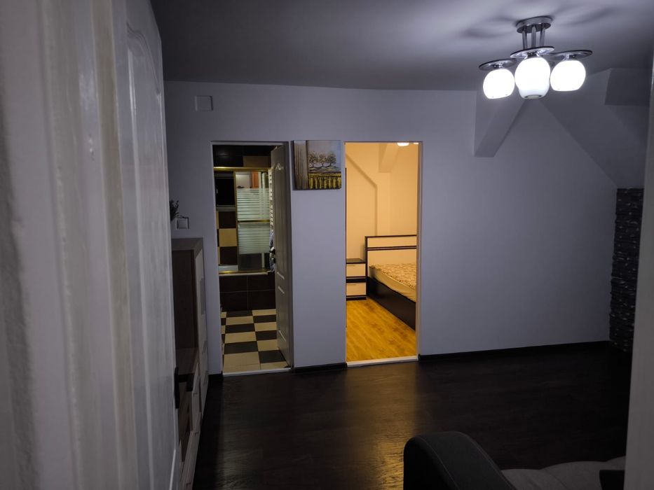 Închiriez apartament cu 3 camere