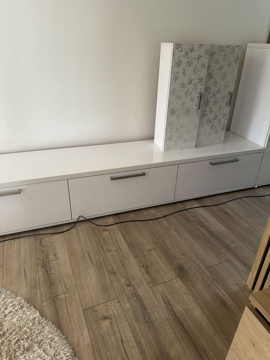 Mobila living foarte bine intretinuta (ca noua)