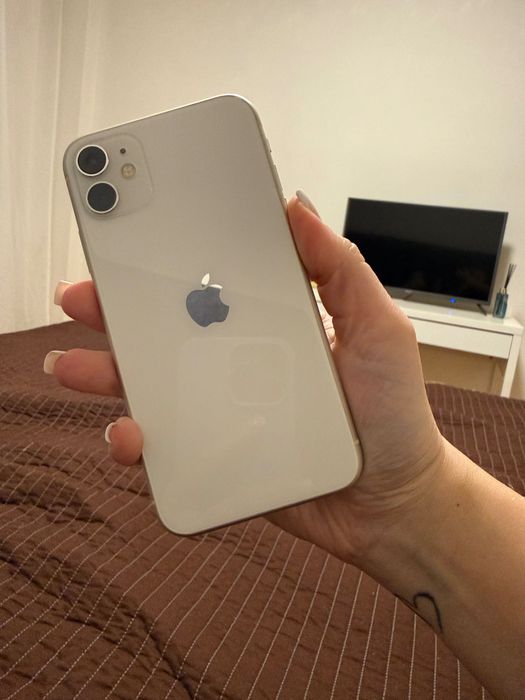 Продам IPhone 11