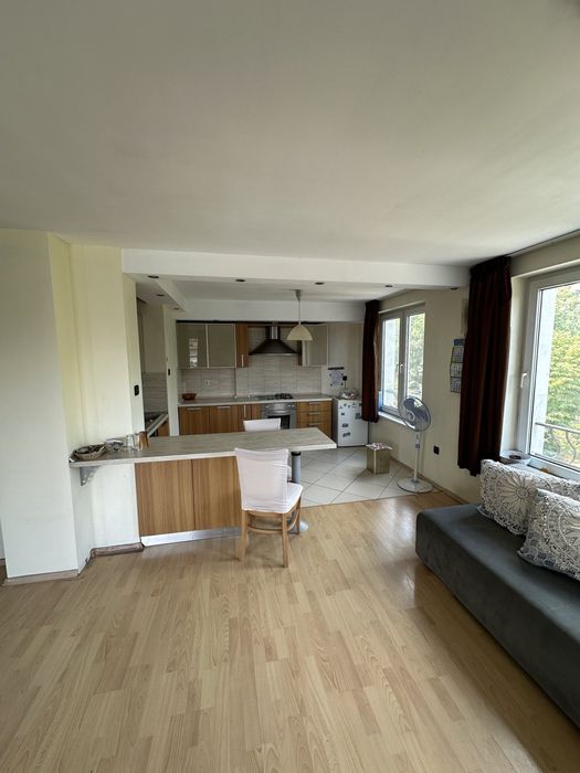 Дава се под наем Двустаен апартамент в Варна, Център - 106 кв.м за 900 € - Снимка #1