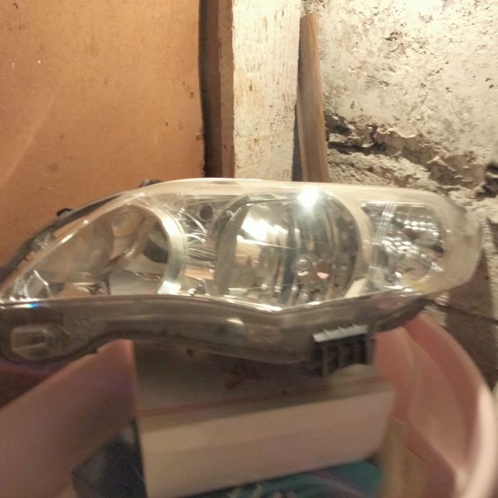 Продам фару Тойота -королла