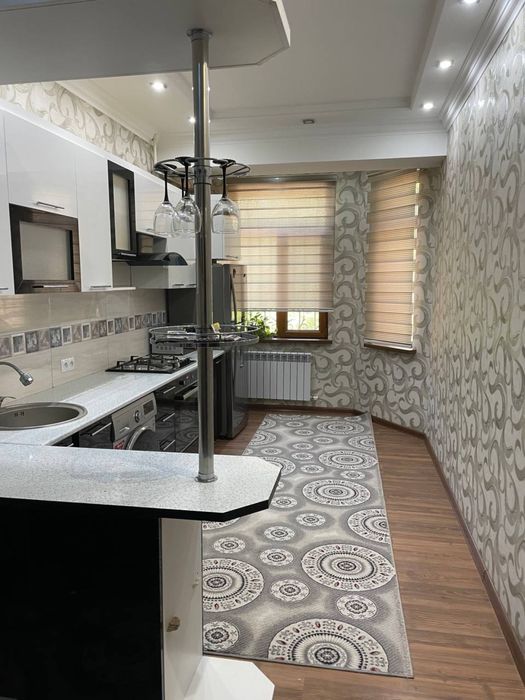 Сдаётся 3-х комн квартира люкс Шота Руставели 11-поликлиника