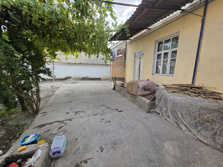 Xovli uy sotiladi 3 sotix 5 xonalik