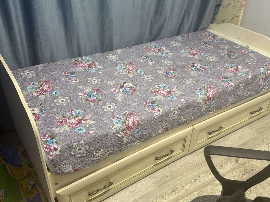 Продается кровать 190/80