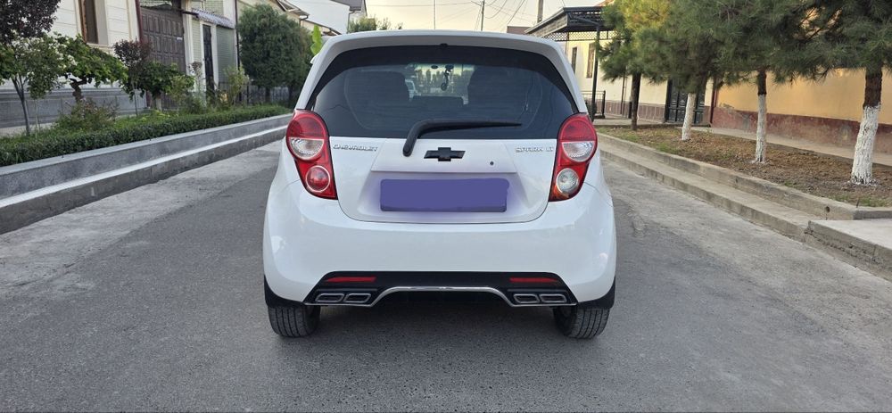 Chevrolet Spark sotiladi.