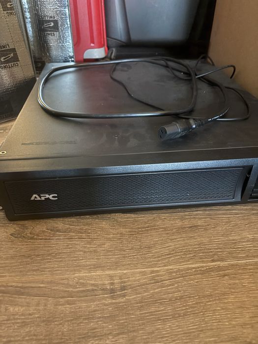 UPS APC Smart 1500VA