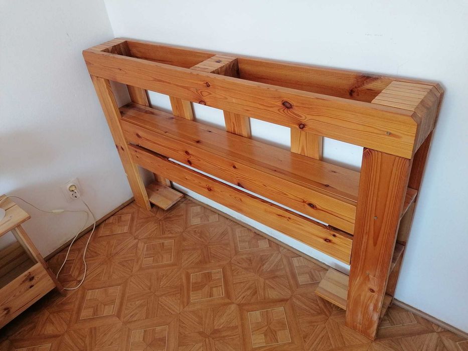 Coltar modular cubist, front lucru bucatarie si aragaz, table pat din lemn masiv natur