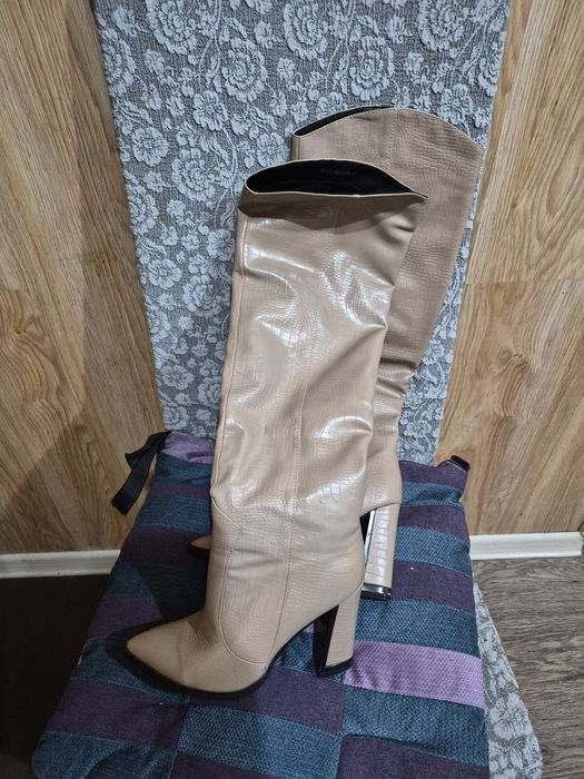 Продам демисезонные сапоги ботфорды